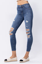 Load image into Gallery viewer, HIGH RISE DISTRESSED CROP SKINNY JEAN W/ CUT HEM