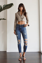 Load image into Gallery viewer, HIGH RISE DISTRESSED CROP SKINNY JEAN W/ CUT HEM