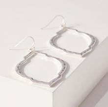 Load image into Gallery viewer, Quatrefoil Metal Dangling Earrings
